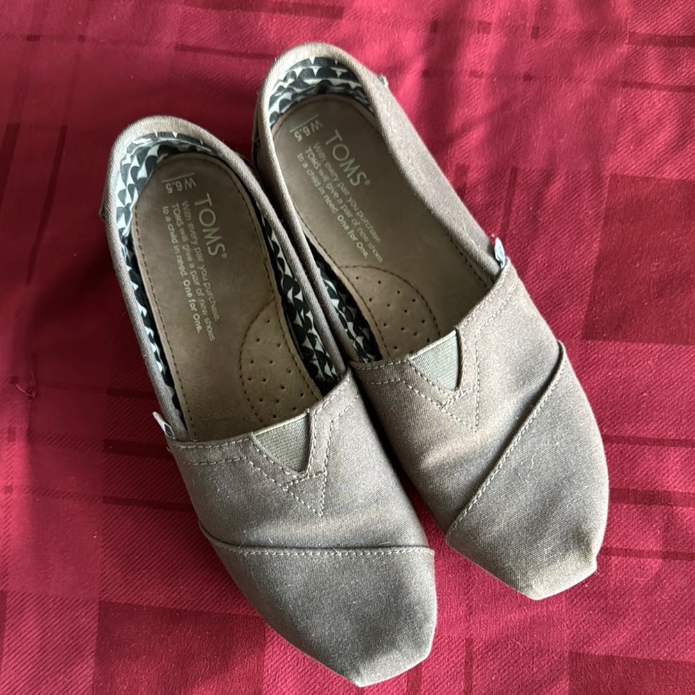 TOMS Women's Brown Slip-On Flats
